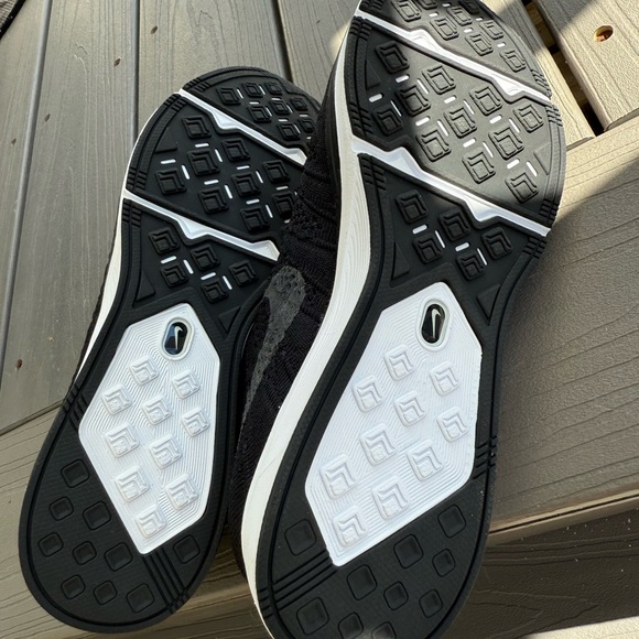 Nike Black Knit Running Shoes - Picture 3 of 4